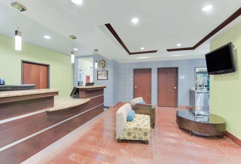 Отель Super 8 By Wyndham Cotulla Tx