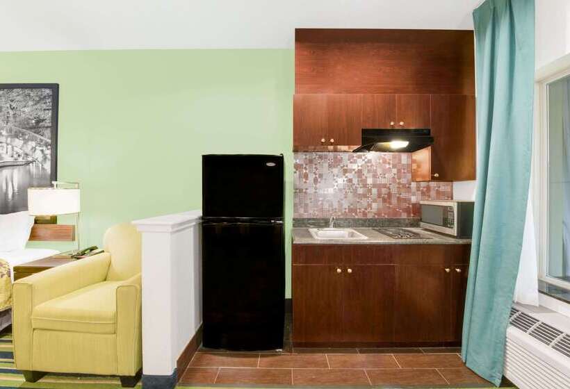 酒店 Super 8 By Wyndham Cotulla Tx