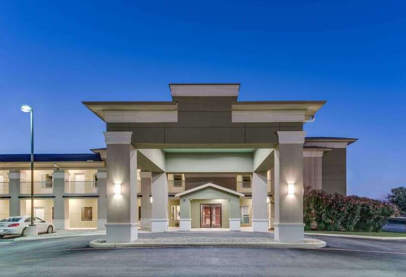 Отель Super 8 By Wyndham Cotulla Tx