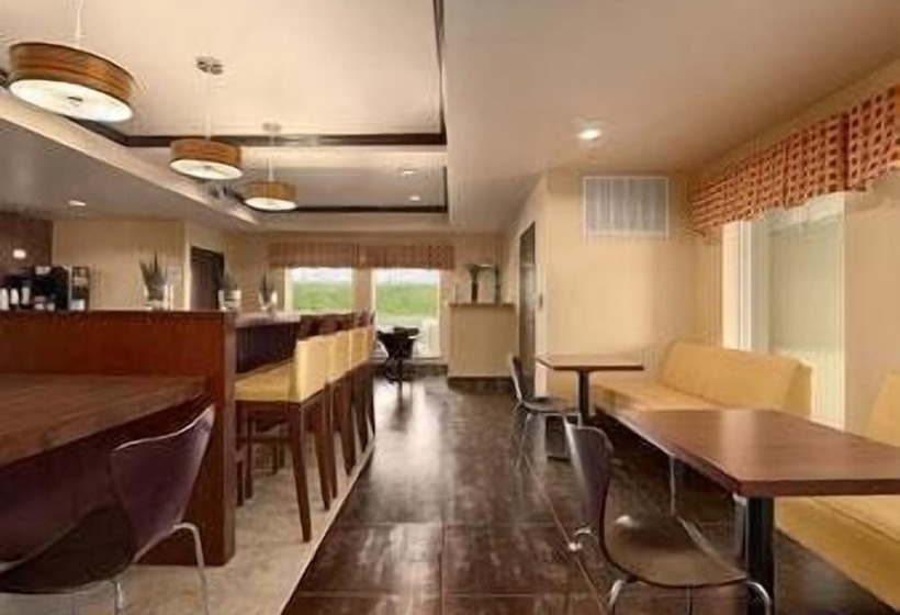 Отель Super 8 By Wyndham Cotulla Tx