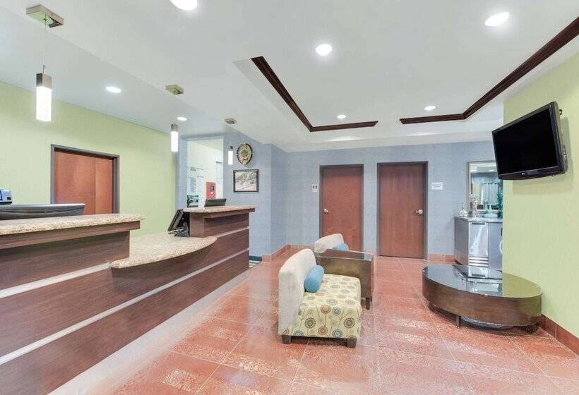 Отель Super 8 By Wyndham Cotulla Tx