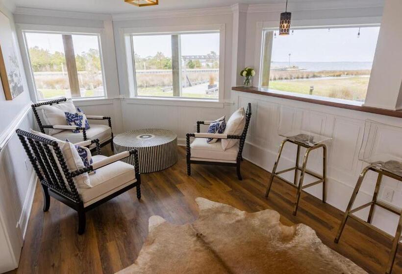 فندق The Burrus House Inn Waterfront Suites