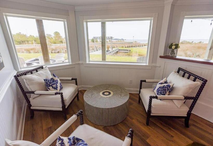 فندق The Burrus House Inn Waterfront Suites