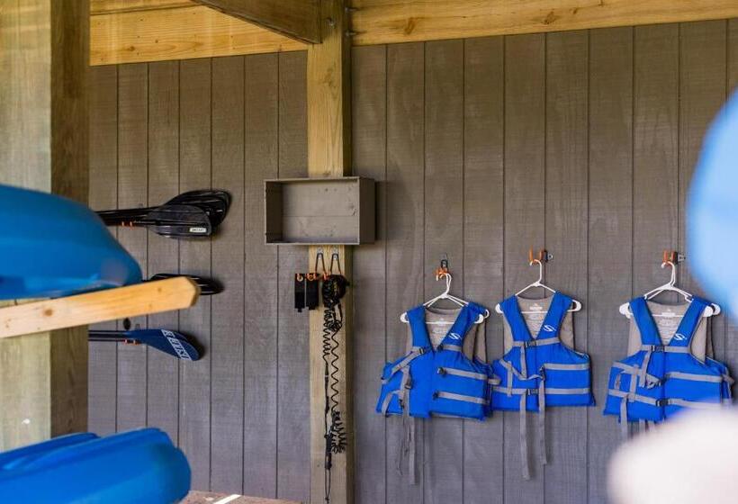 فندق The Burrus House Inn Waterfront Suites