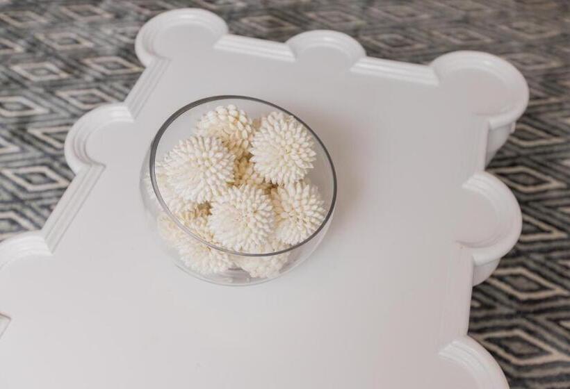 فندق The Burrus House Inn Waterfront Suites