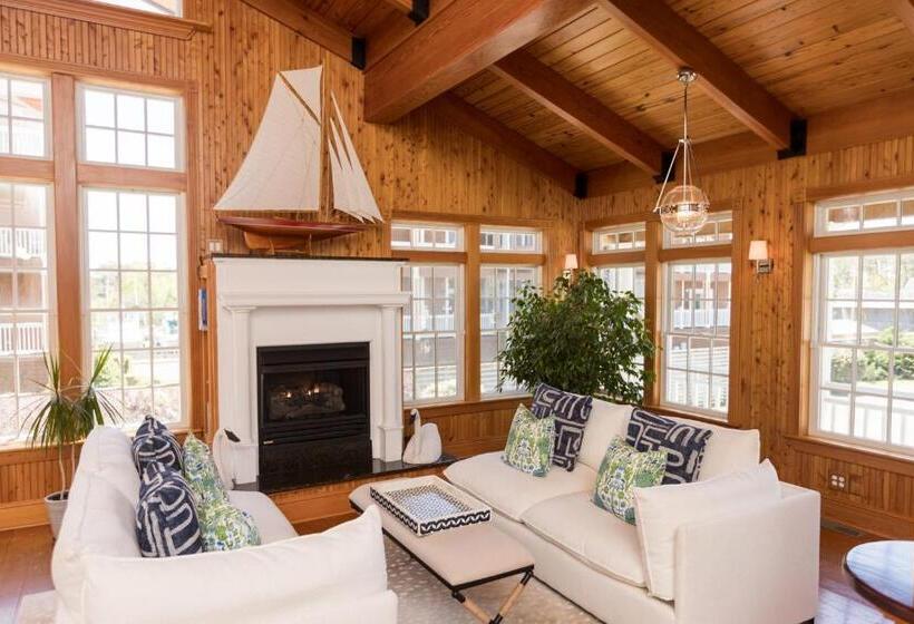 فندق The Burrus House Inn Waterfront Suites