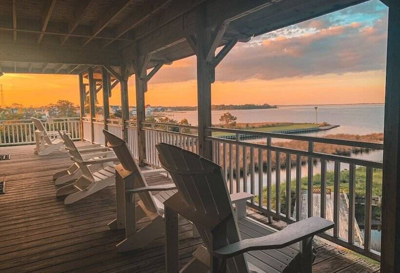 فندق The Burrus House Inn Waterfront Suites