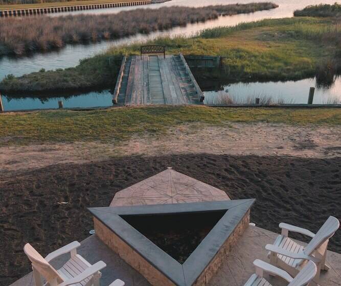 فندق The Burrus House Inn Waterfront Suites