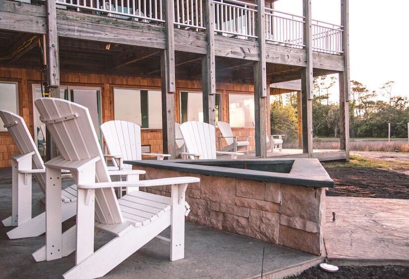 فندق The Burrus House Inn Waterfront Suites