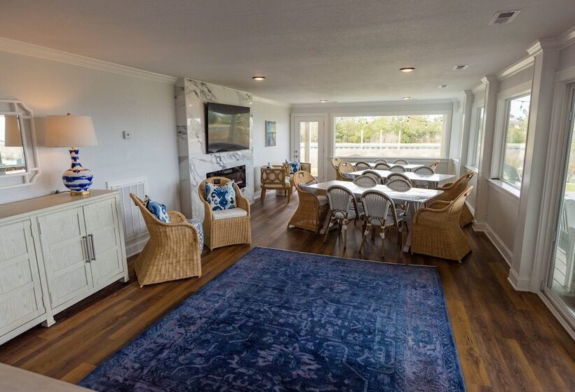 فندق The Burrus House Inn Waterfront Suites