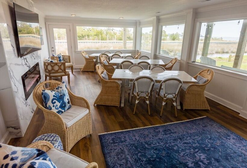 فندق The Burrus House Inn Waterfront Suites