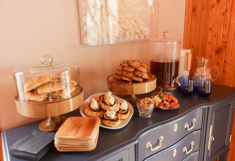 فندق The Burrus House Inn Waterfront Suites