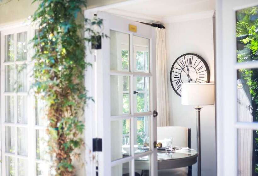 ホテル The Charlie West Hollywood