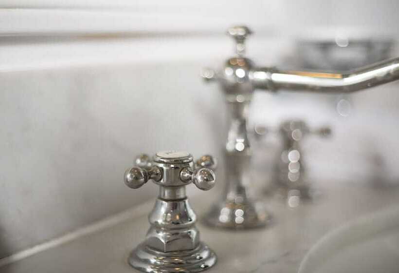 ホテル The Charlie West Hollywood