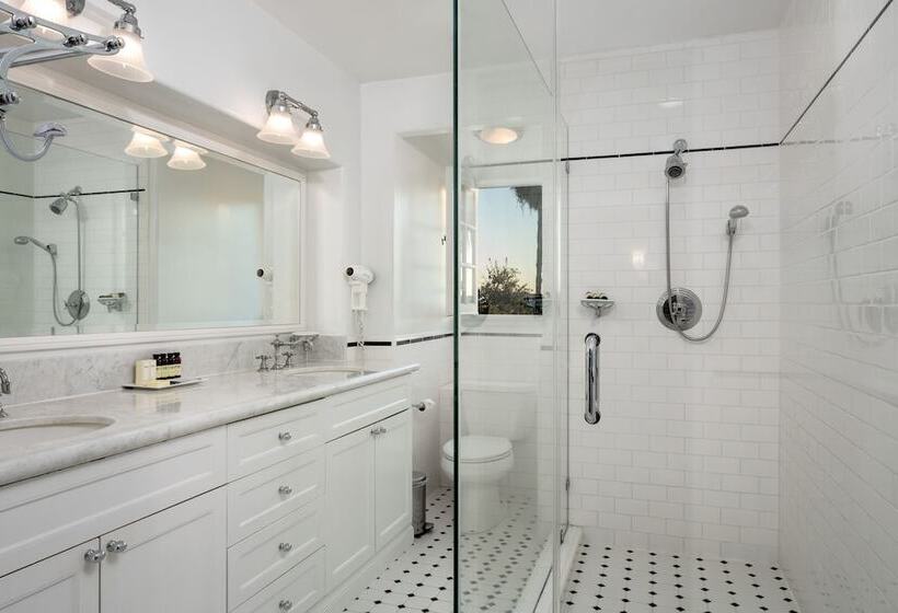 ホテル The Charlie West Hollywood