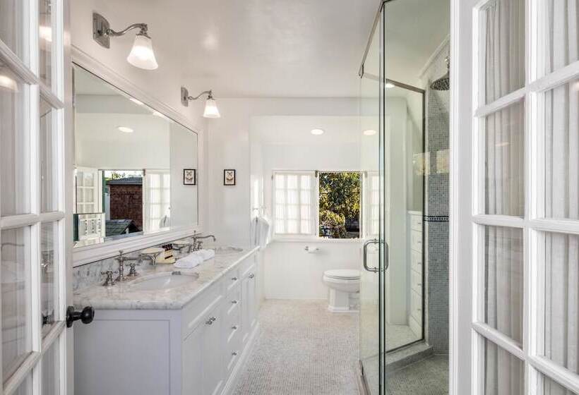 ホテル The Charlie West Hollywood