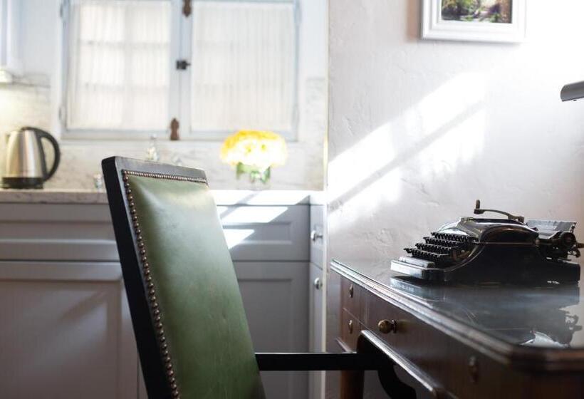 ホテル The Charlie West Hollywood