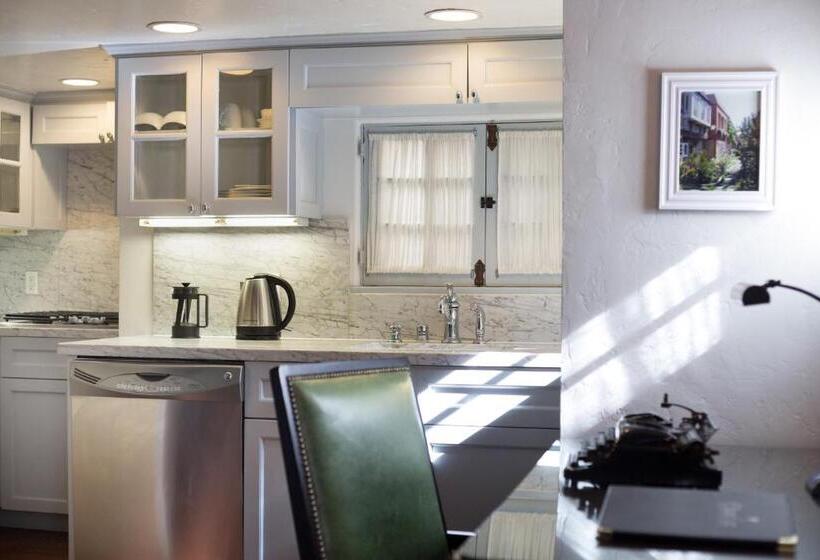 ホテル The Charlie West Hollywood