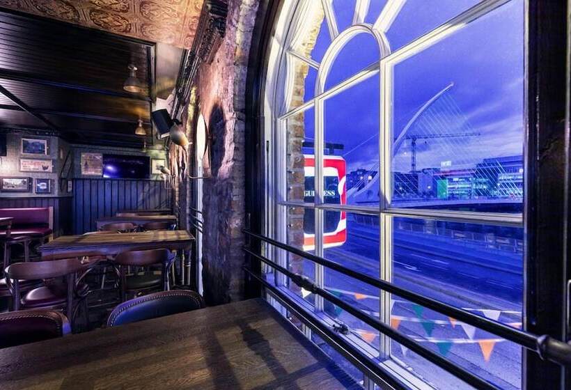 בית מלון כפרי The Ferryman Townhouse