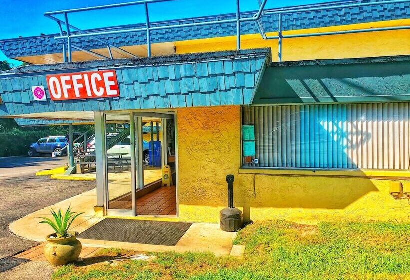 The Port Hotel And Marina