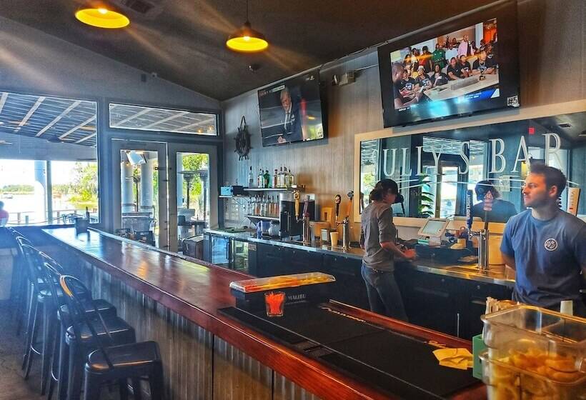 The Port Hotel And Marina