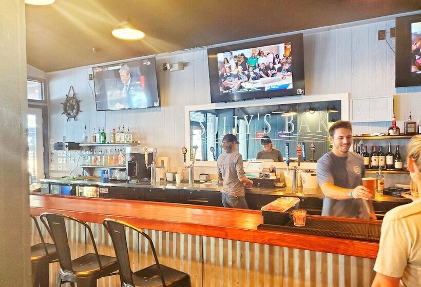 The Port Hotel And Marina