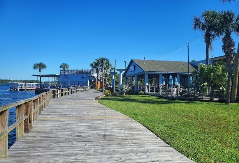 The Port Hotel And Marina