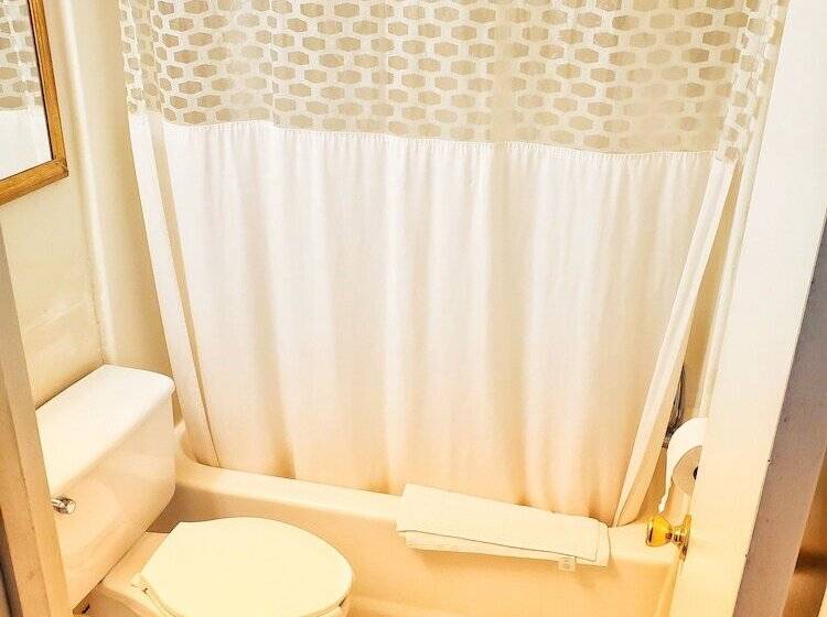 The Port Hotel And Marina