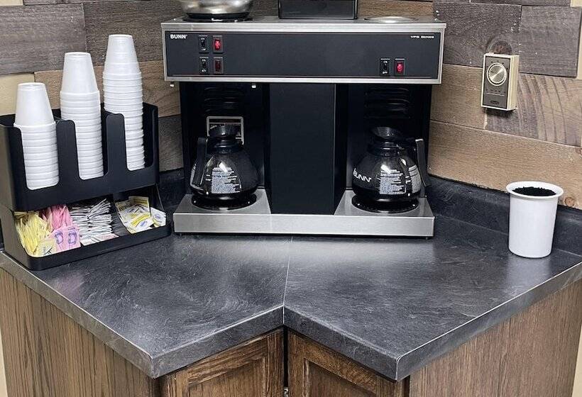 בית מלון כפרי The Woodridge Inn