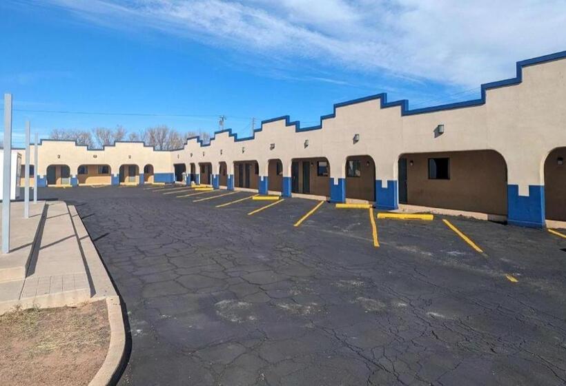 هتل Travelodge By Wyndham Clovis