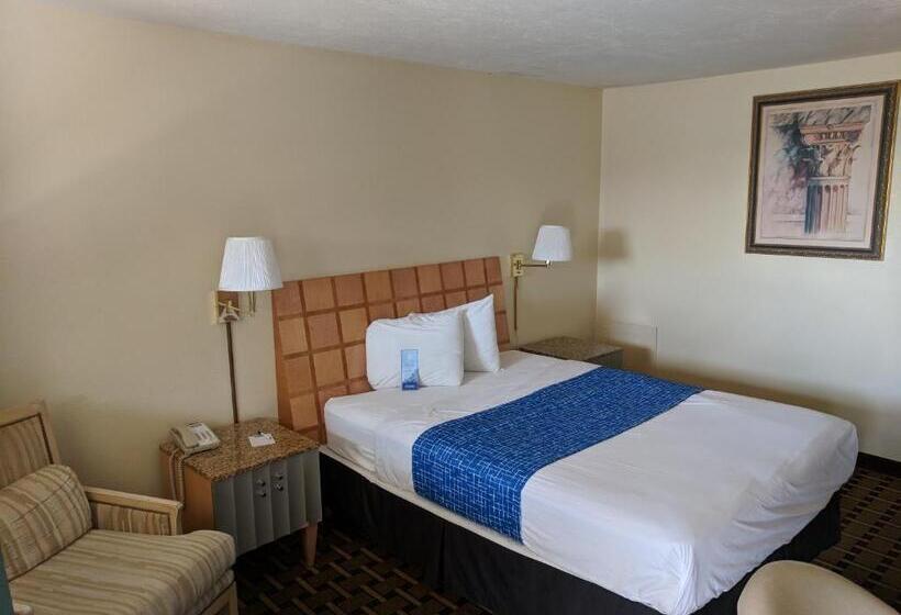 هتل Travelodge By Wyndham Clovis