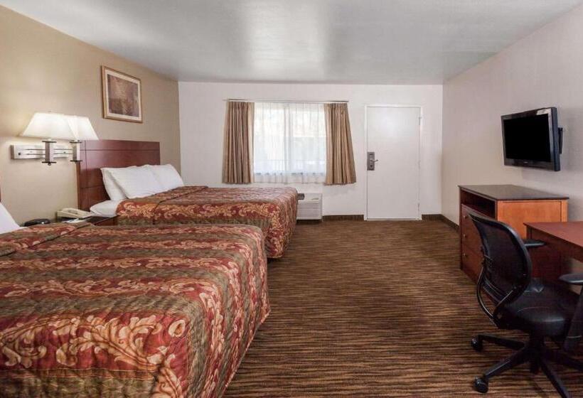 בית מלון כפרי Travelodge By Wyndham Hemet Ca