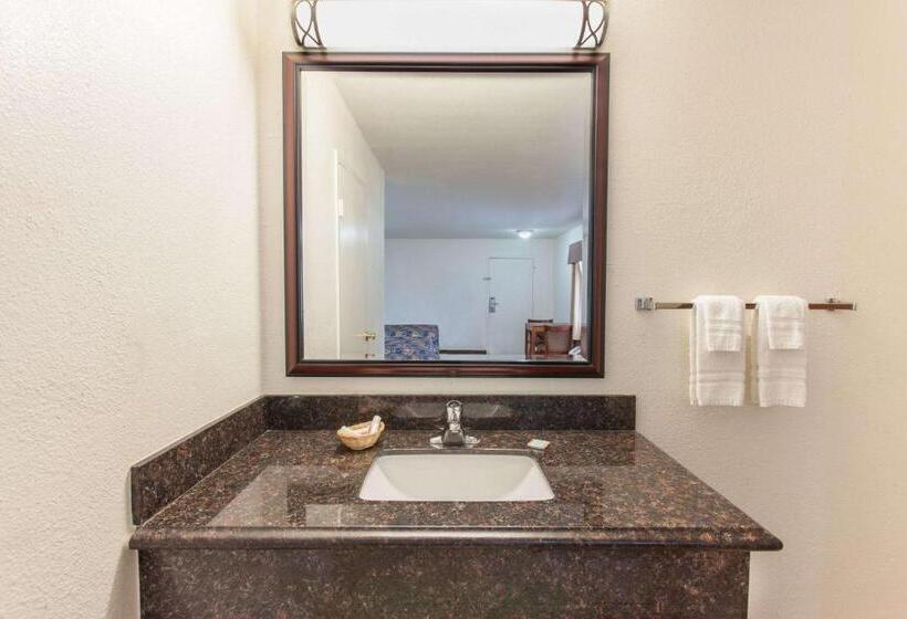 בית מלון כפרי Travelodge By Wyndham Hemet Ca