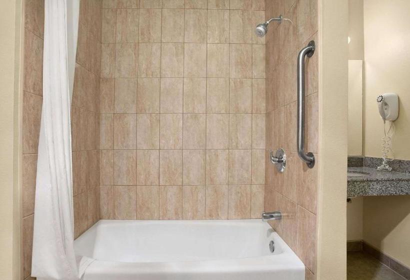 فندق Travelodge Inn & Suites By Wyndham Gardena Ca