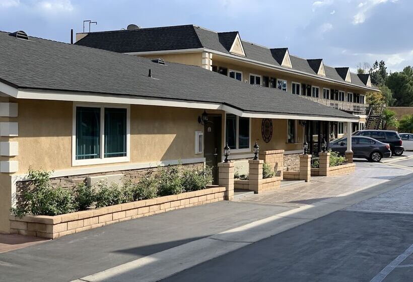 בית מלון כפרי Walnut Inn & Suites West Covina