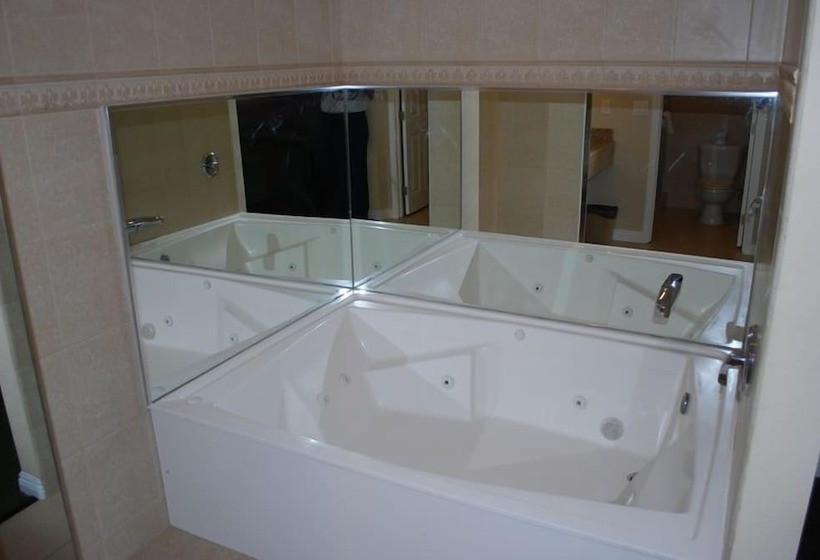 בית מלון כפרי Walnut Inn & Suites West Covina