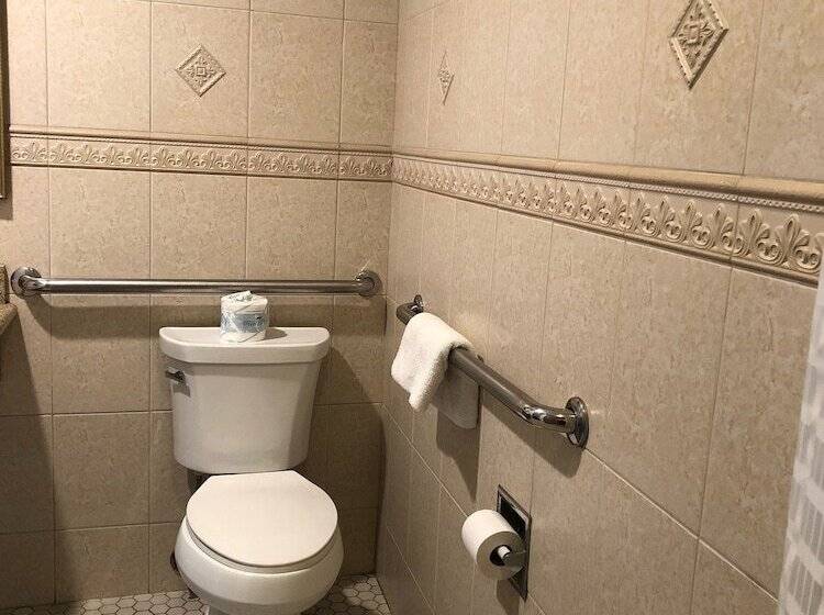 Отель Walnut Inn & Suites West Covina