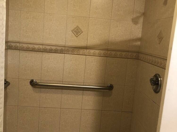 Отель Walnut Inn & Suites West Covina