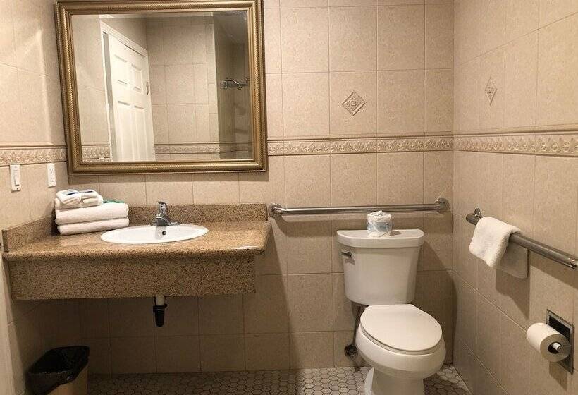 Отель Walnut Inn & Suites West Covina