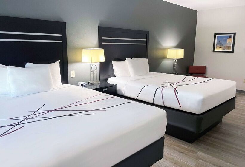 בית מלון כפרי La Quinta Inn & Suites By Wyndham Tulsa Midtown