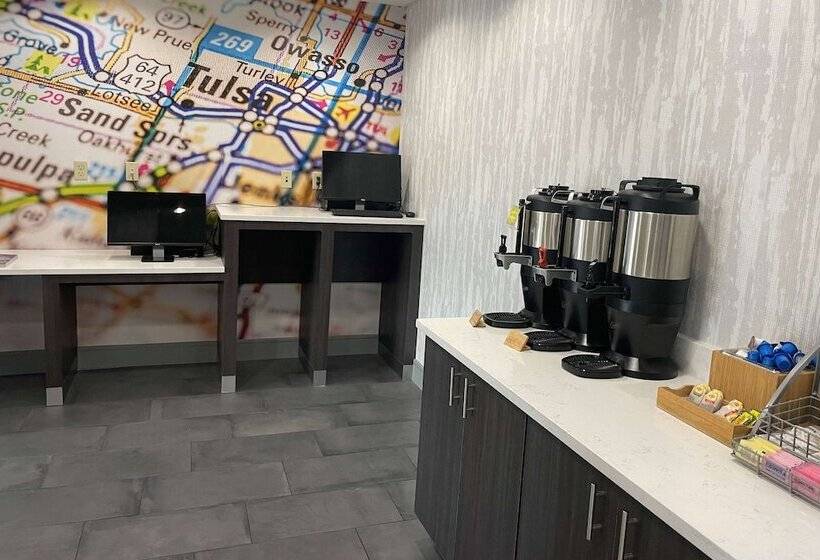 בית מלון כפרי La Quinta Inn & Suites By Wyndham Tulsa Midtown