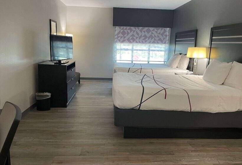 בית מלון כפרי La Quinta Inn & Suites By Wyndham Tulsa Midtown