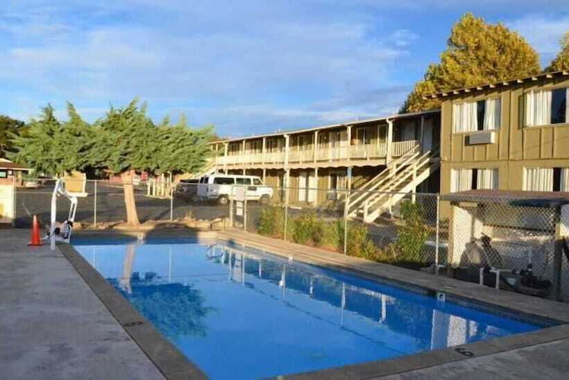 Lamplighter Motel Clearlake