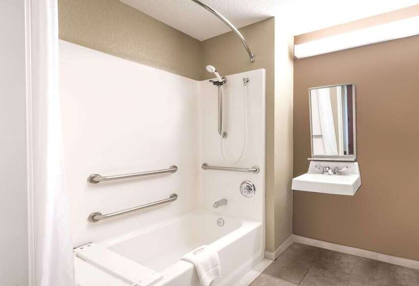 Microtel Inn & Suites By Wyndham Dickinson