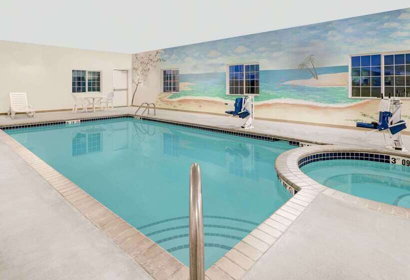 Microtel Inn & Suites