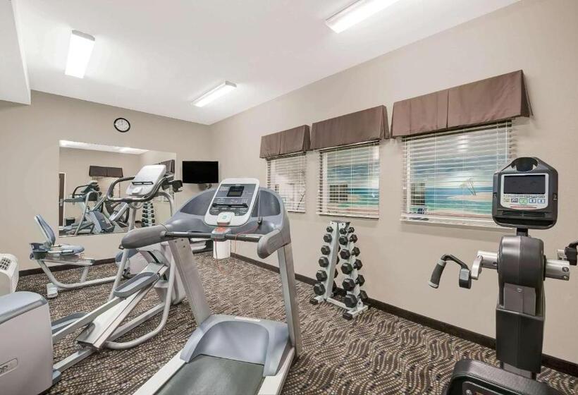 Microtel Inn & Suites