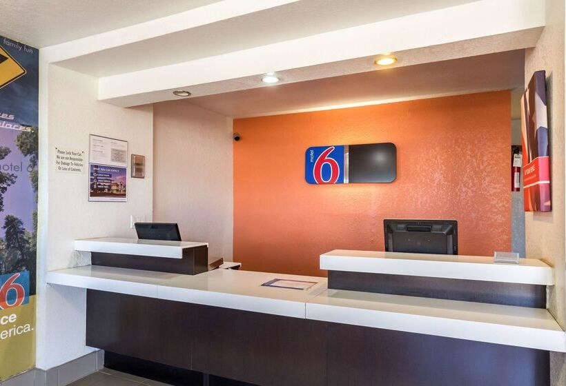 Motel 6 uvalde, Tx