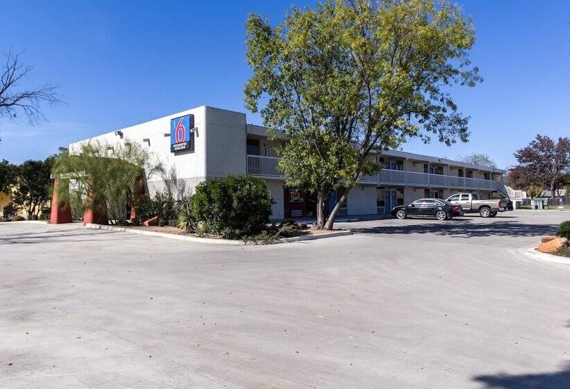 Motel 6 uvalde, Tx