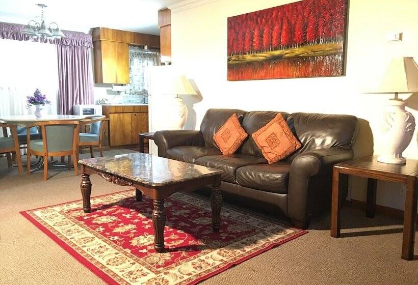 فندق على الطريق Acorn Motor Inn