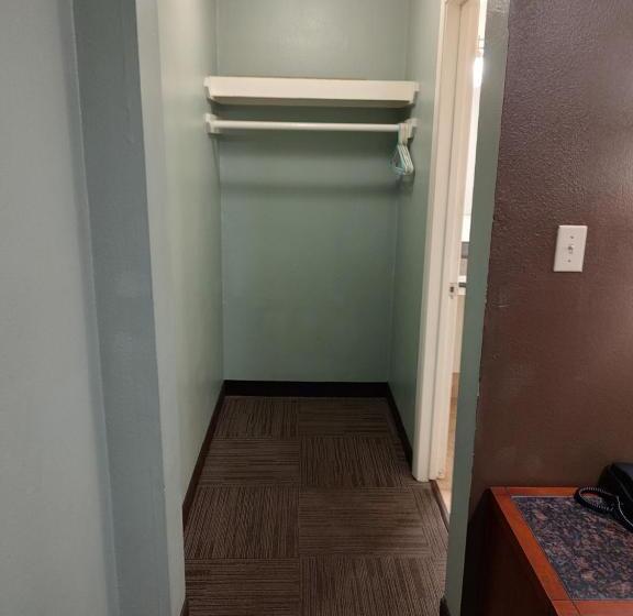 汽车旅馆  Economy Inn Richmond